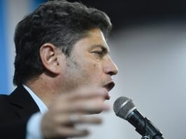 Kicillof encabezó un plenario de militancia en La Plata y advirtió sobre “un plan entreguista y cruel”